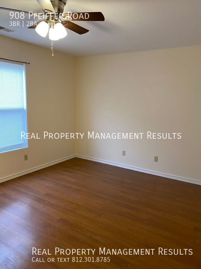 Building Photo - 3 Bedroom, 2 Bath Townhouse, Northside