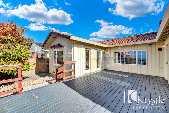 Building Photo - 949 N Camino Alto