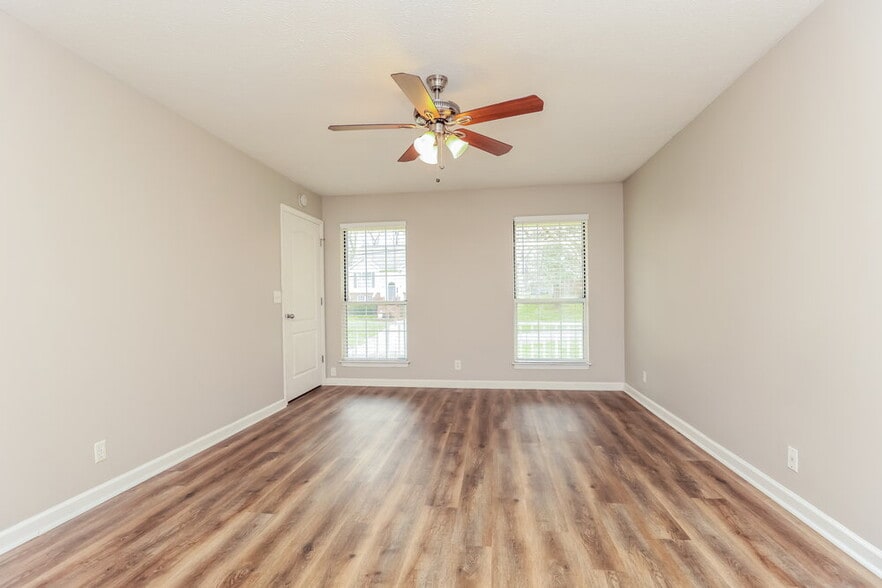 Building Photo - 642 Knollwood Dr
