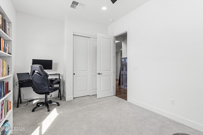 Building Photo - 325 S Pah Rah Rdg Dr