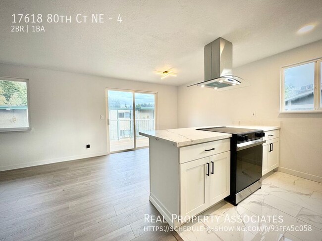 Building Photo - Gorgeous 2 Bed, 1 Bath Apartment – Fully R...