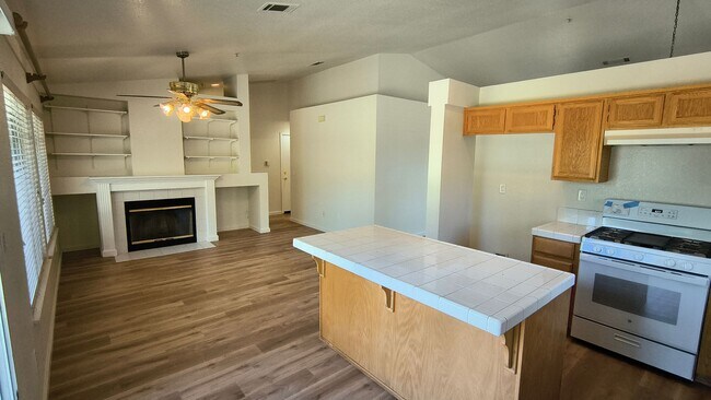 Building Photo - Brand New Flooring and FRESH Paint - SPACIOUS 3 BEDROOM HOUSE IN LIVERMORE!!!