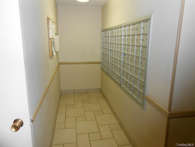 Building Photo - 77 Carpenter Ave
