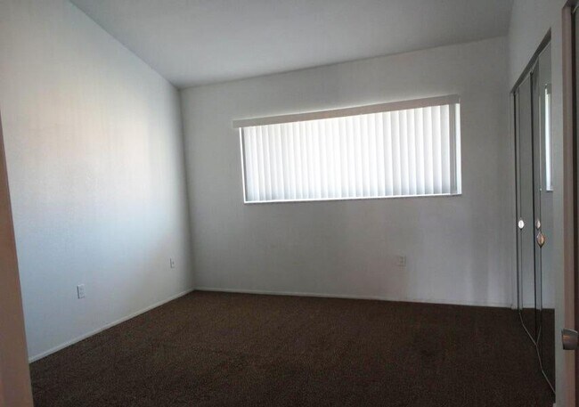 Building Photo - 5050 Ocean Beach Blvd