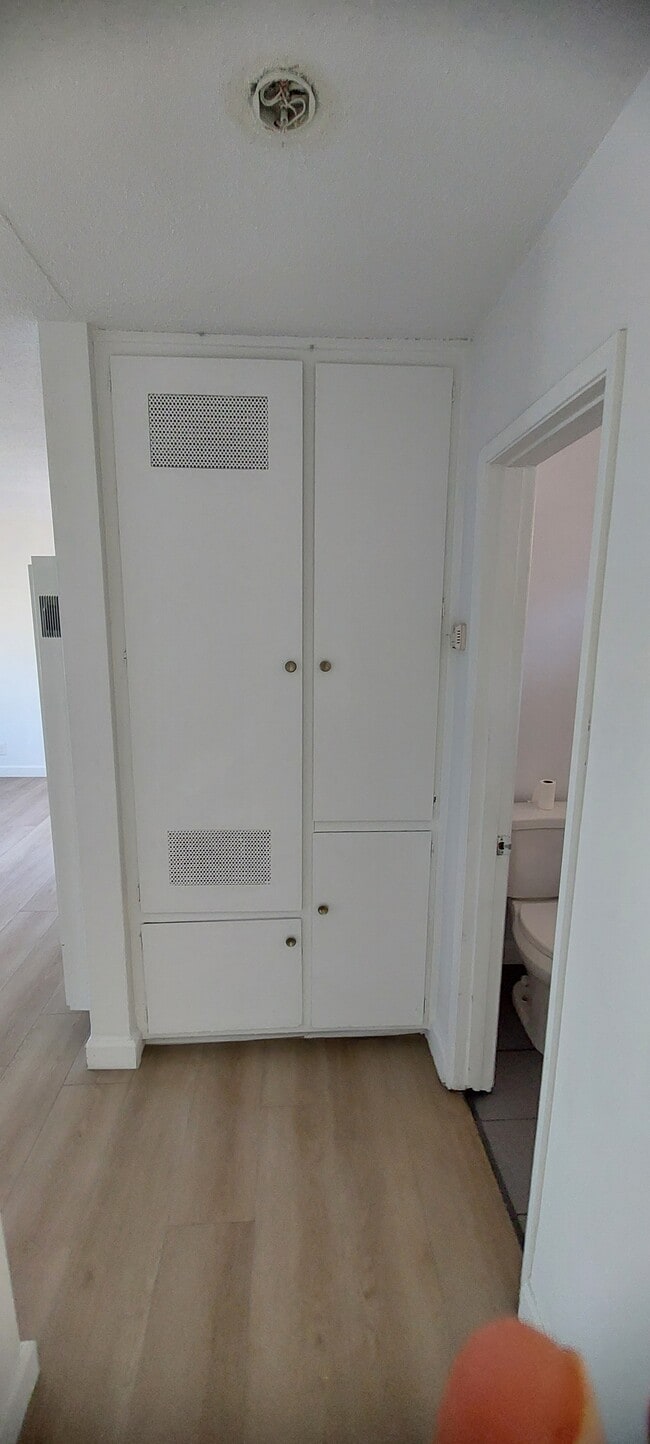 Building Photo - 230 S Azusa Ave