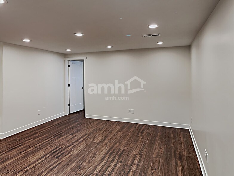 Building Photo - 602 Koins Way