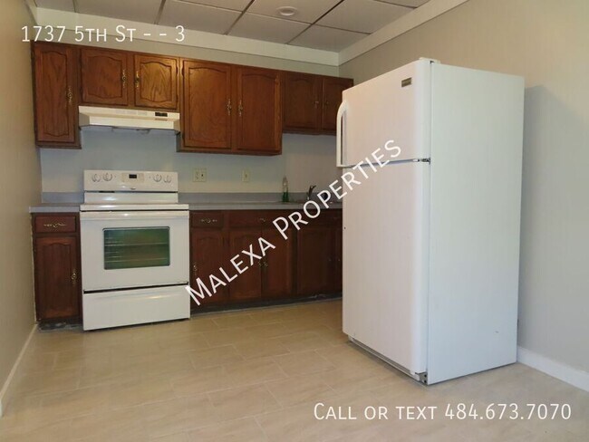 Building Photo - 1737 5th St