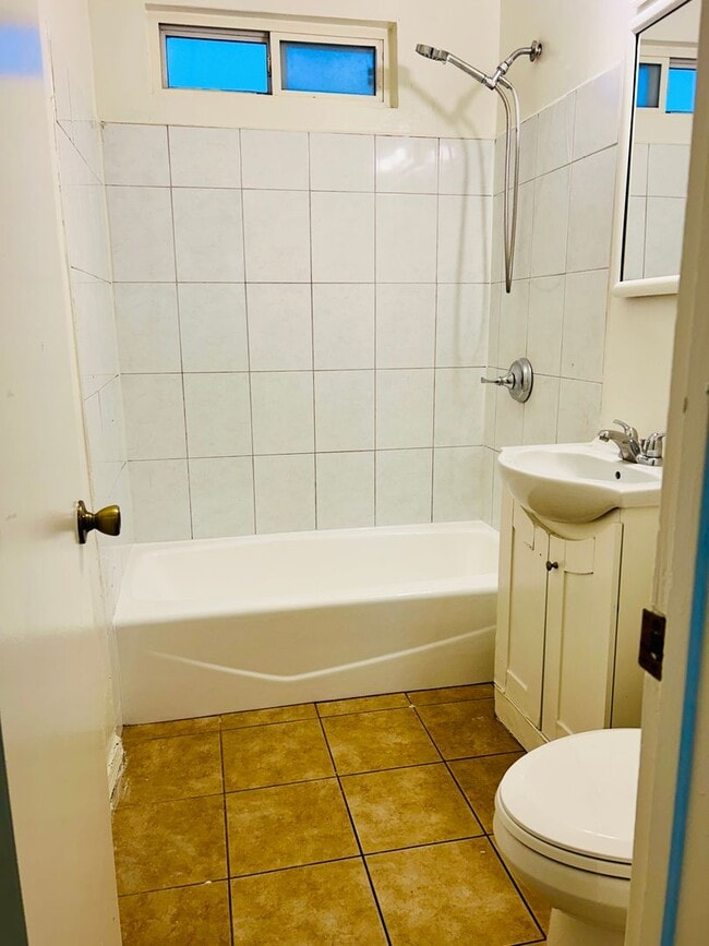 Building Photo - 7912Star