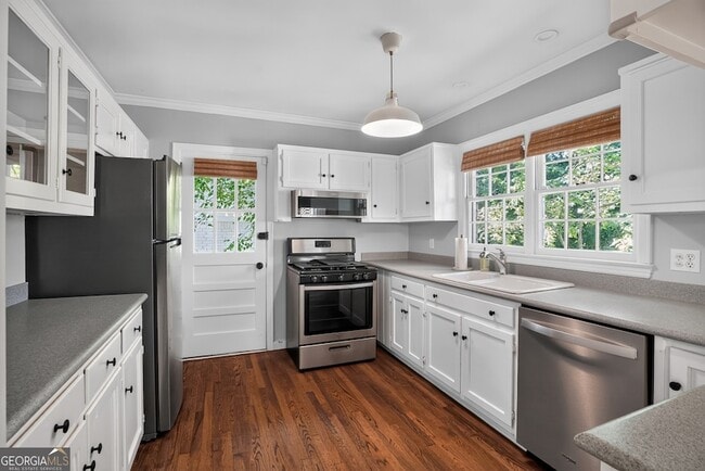 Building Photo - 807 Cardova Dr NE