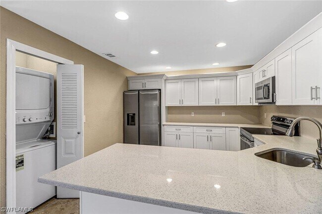 Building Photo - 6310 Royal Woods Dr
