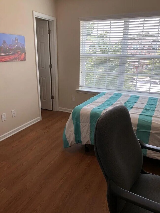 Building Photo - Contemporary 3BD/3.5 BA townhome available near NCSU – Furnished or Unfurnished option offered!