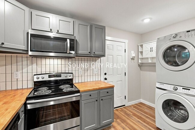 Building Photo - 714 27th Ave N
