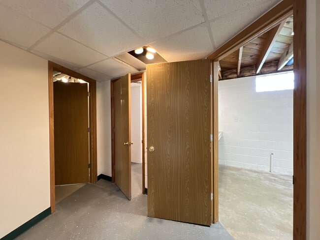 Building Photo - 3170 Asbury Rd