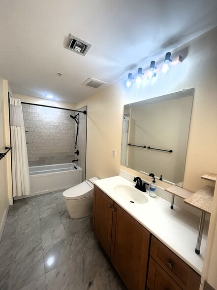 Building Photo - 17 Ivaloo St