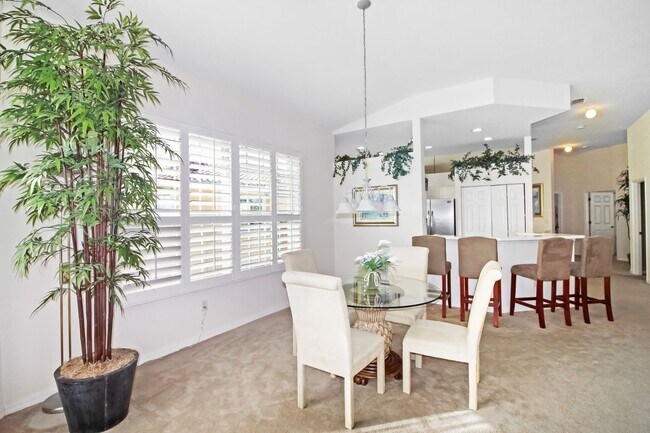 Building Photo - Triano Seasonal Condo for Rent