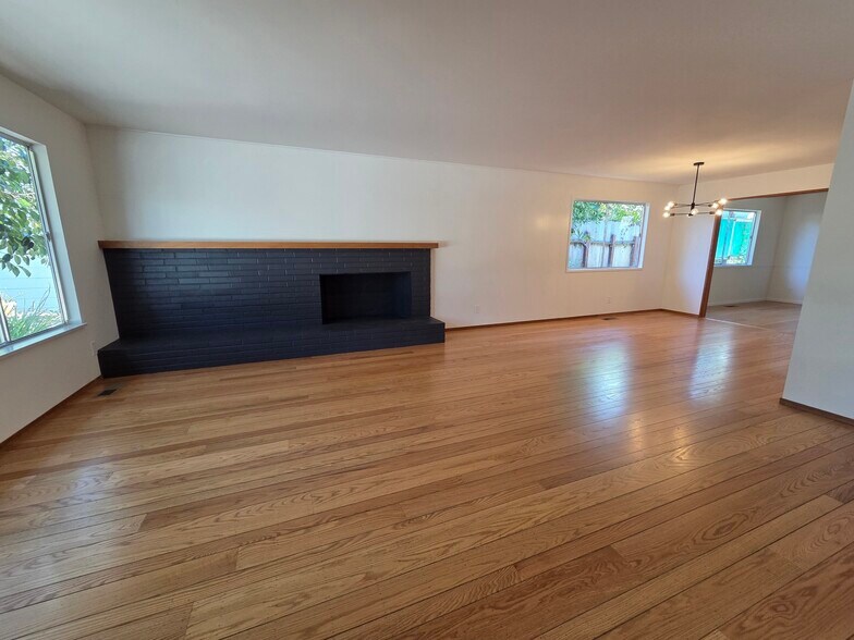Building Photo - 827 Norvell St