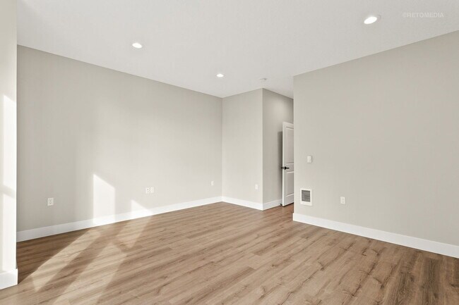 Building Photo - 4245 Verda Ln NE