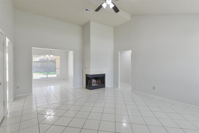 Building Photo - 2311 Old Oak Ln