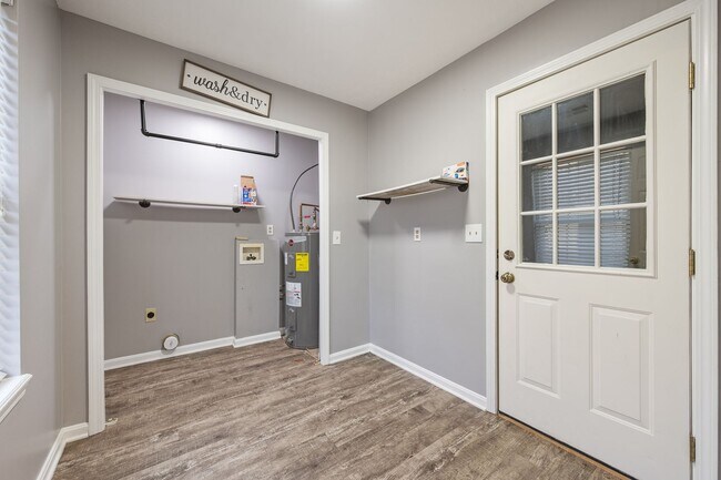 Building Photo - 3 Bedroom 1 1/2 Bath Home for Rent in Charlestown Indiana