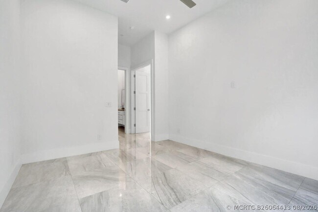 Building Photo - 2517 Oceanview Ave
