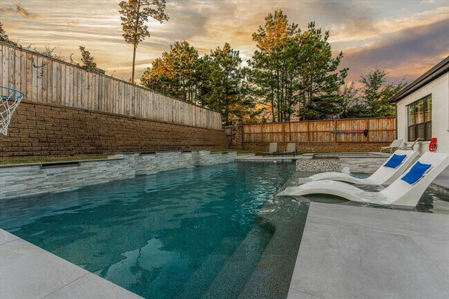 Building Photo - 1006 Oak Summit Ln