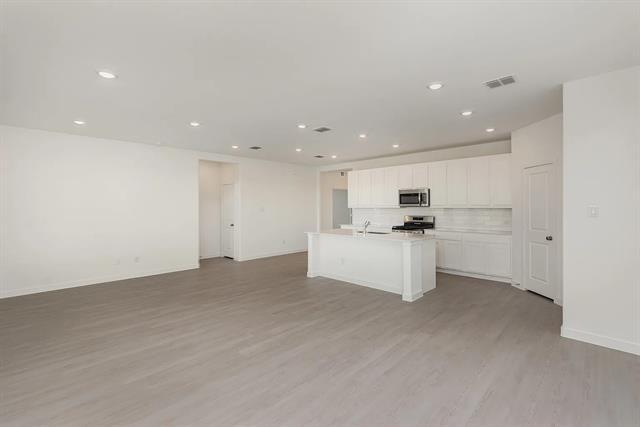 Building Photo - 10005 Standardbred Dr