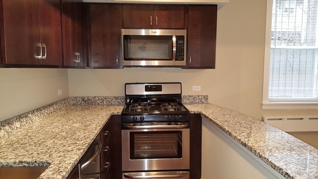 Building Photo - 432 W Belmont Ave