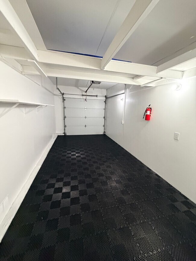 Building Photo - 33938 Alcazar Dr