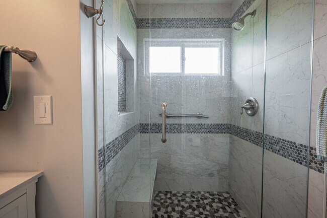 Building Photo - Resort-Style Encinitas Estate with Pool