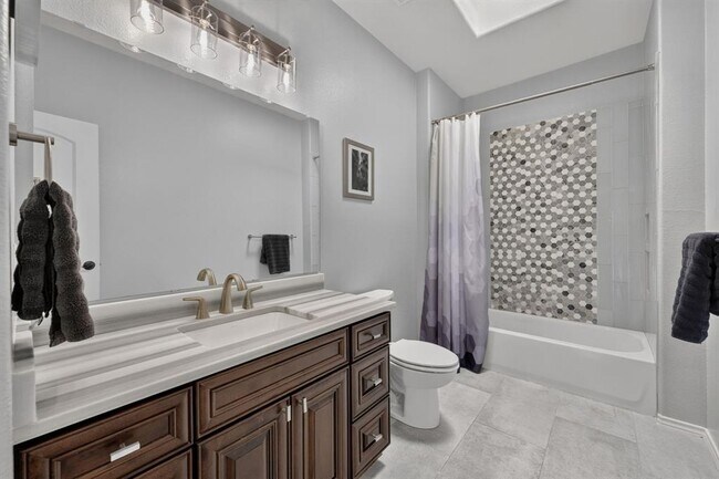 Building Photo - 2801 Manitou Dr