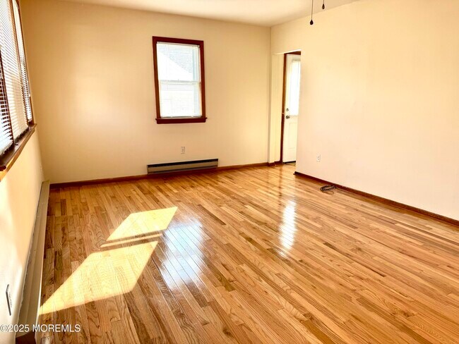 Building Photo - 520 Lloyd Rd