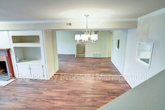 Building Photo - 704 Stonybrook Dr