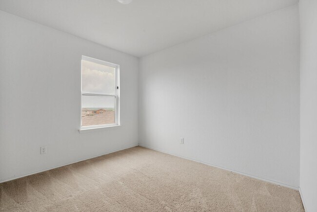 Building Photo - Charming 4-Bedroom Home in Cinco Lakes – Community Amenities & Prime Location!