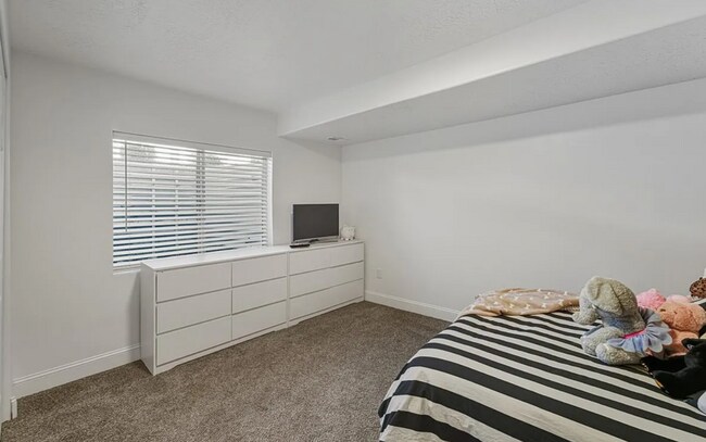 Building Photo - 2083 N 3930 W