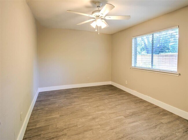 Building Photo - 5656 Live Oak St
