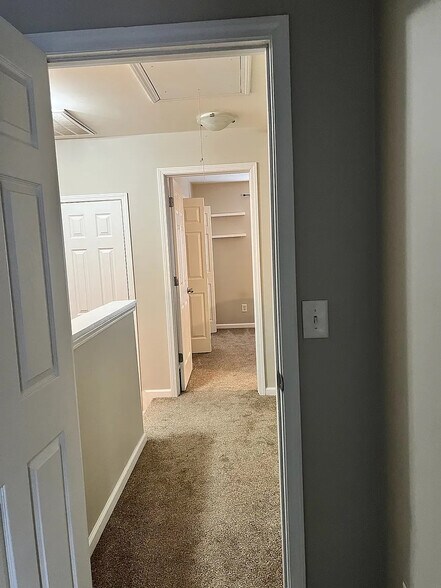 Building Photo - Room in Condo on Donatello Avenue