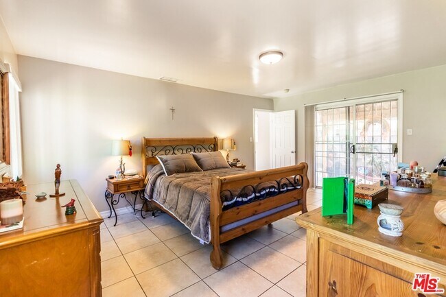 Building Photo - 6445 Tujunga Ave
