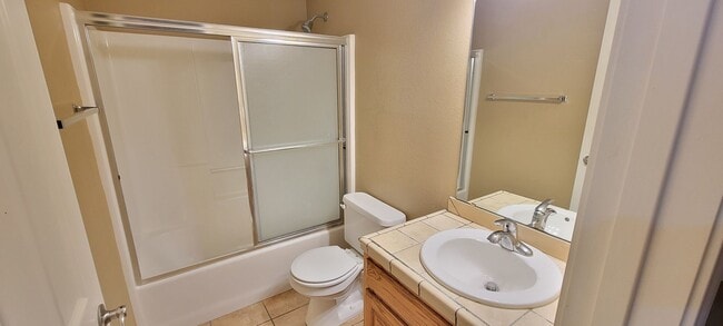 Building Photo - LARGE 4 BEDROOM HOME IN NORTHEAST CLOVIS