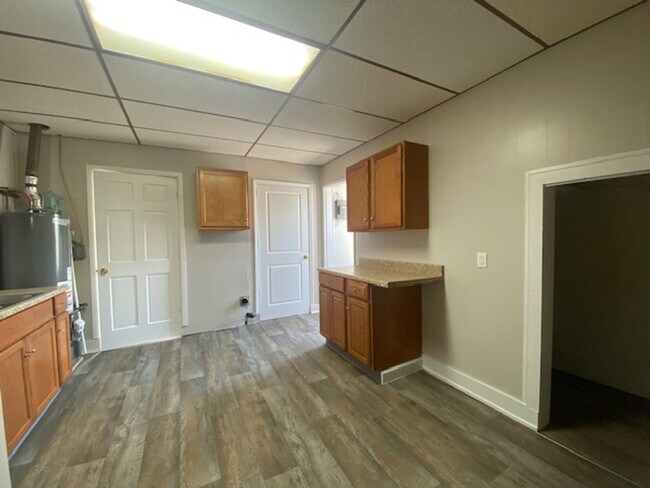 Building Photo - 22-22 S Twin St