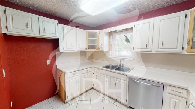 Building Photo - "Charming 3-Bed Home  in Woodward!"