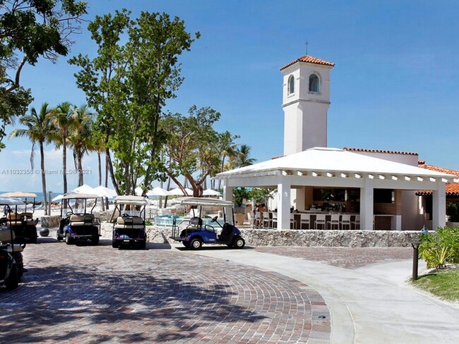 Building Photo - 19126 Fisher Island Dr