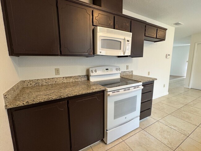 Building Photo - Four Bedroom, Two Bathroom Home For Rent