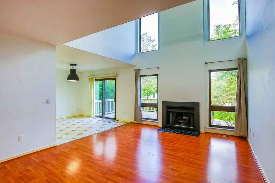 Building Photo - 716 Eton Ct