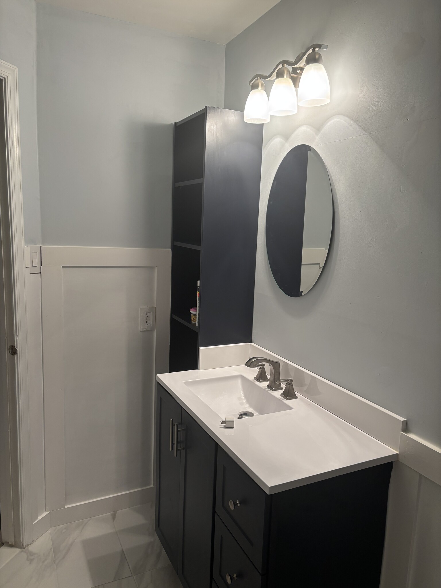 Guest full bathroom- newly renovated - 44 Ebony Ct