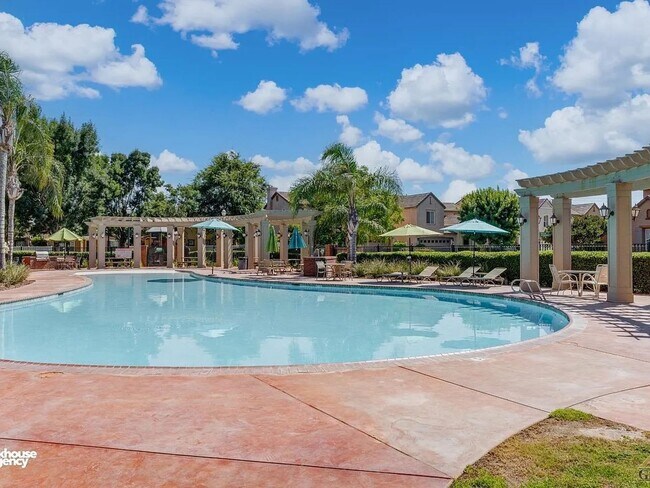 Building Photo - Stunning 4 bedroom Home In Gated Community!
