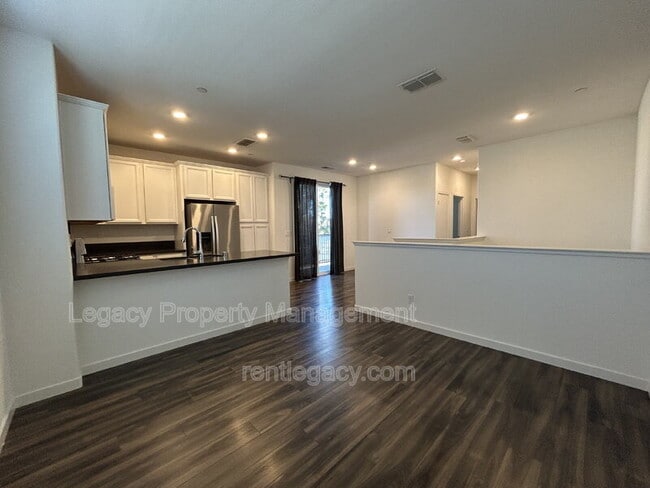 Building Photo - 3998 E Commerce Way