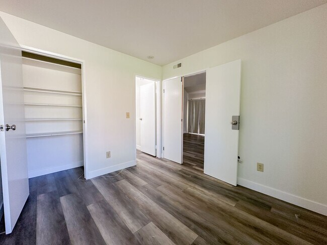 Building Photo - Updated 4 Bedroom, 2 Bath Villa Portofino ...