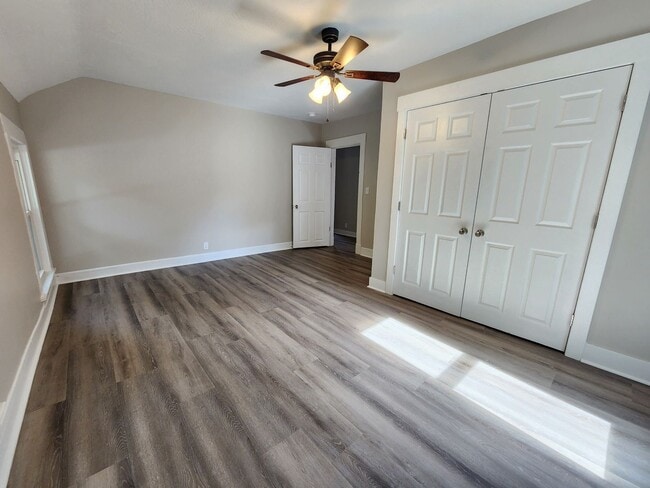 Building Photo - Spacious 5-Bedroom, 2-Bathroom Home AVAILA...