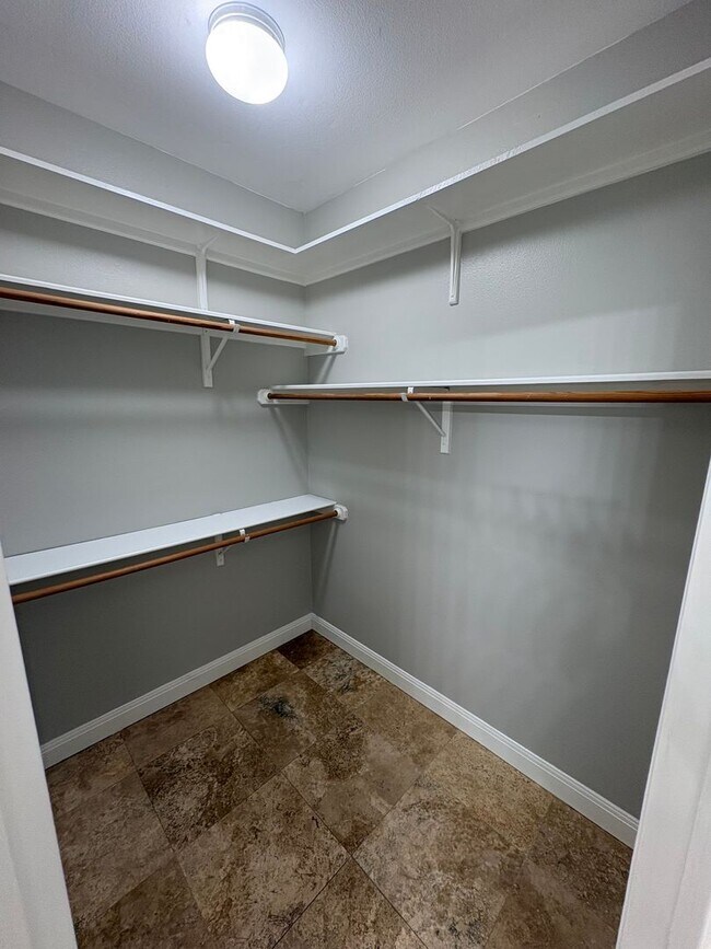 Building Photo - Gorgeous home in Rosedale - Available now!