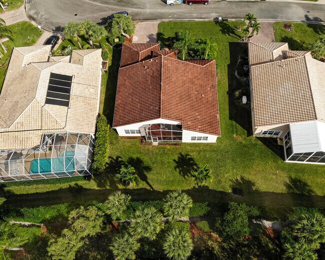 Building Photo - 431 NW Coolwater Ct